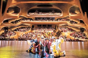 萨拉赫重返赛场，重要助攻首场状态出色，巴黎圣日耳曼观众沸腾！